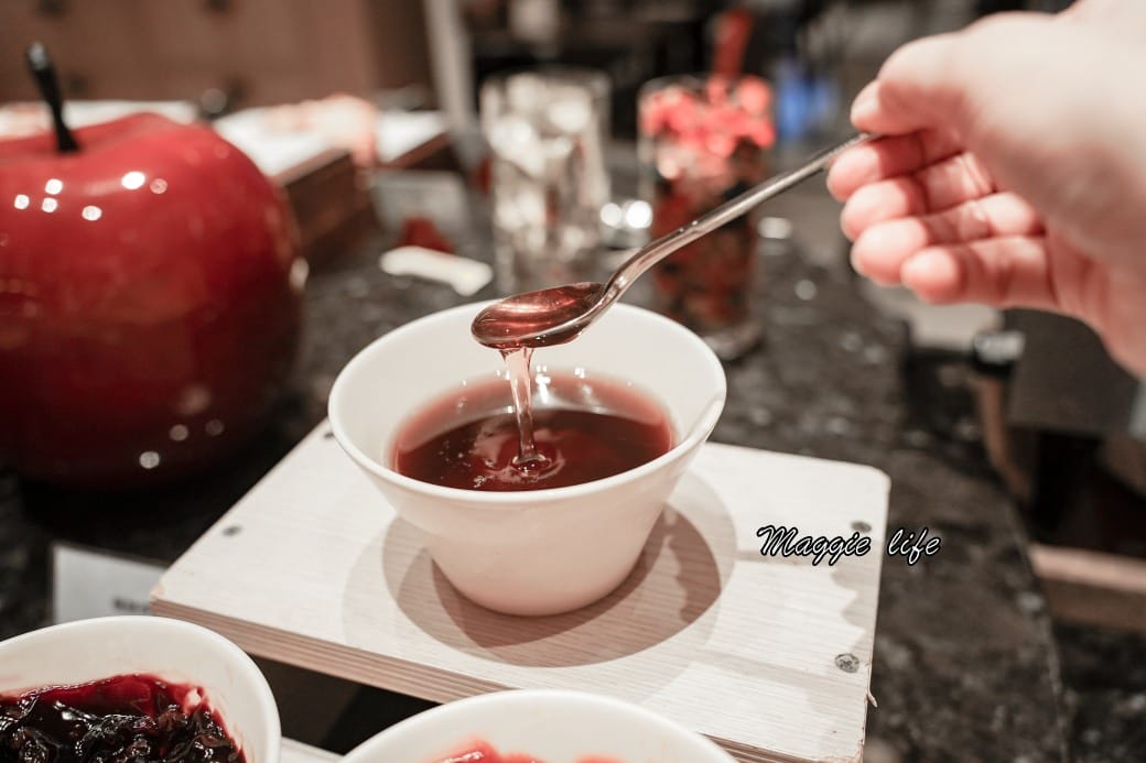 台北萬豪酒店GARDEN KITCHEN自助式早餐，超豐盛九大區buffet，大片落地窗面對花園吃早餐，高級感滿滿超療癒