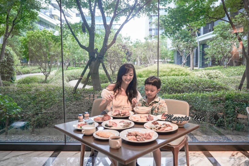 台北萬豪酒店GARDEN KITCHEN自助式早餐，超豐盛九大區buffet，大片落地窗面對花園吃早餐，高級感滿滿超療癒
