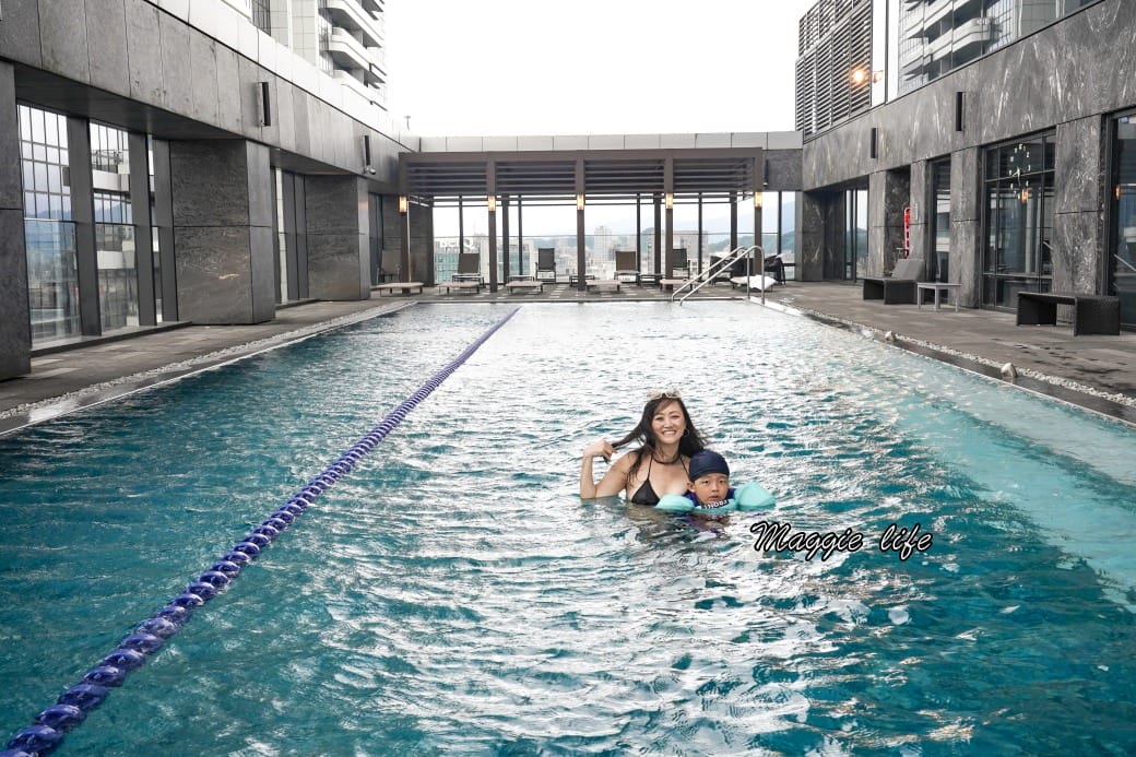 台北萬豪酒店住宿開箱，高空摩天輪景觀，天際泳池，親子住房玩到瘋，最新房價
