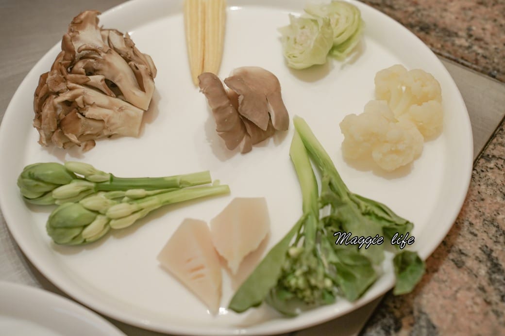 台北萬豪酒店Mark’s Teppenyaki鐵板燒，雙人午間海陸套餐，頂級龍蝦鮑魚肋眼超適合慶生約會，父親節母親節，限定優惠中