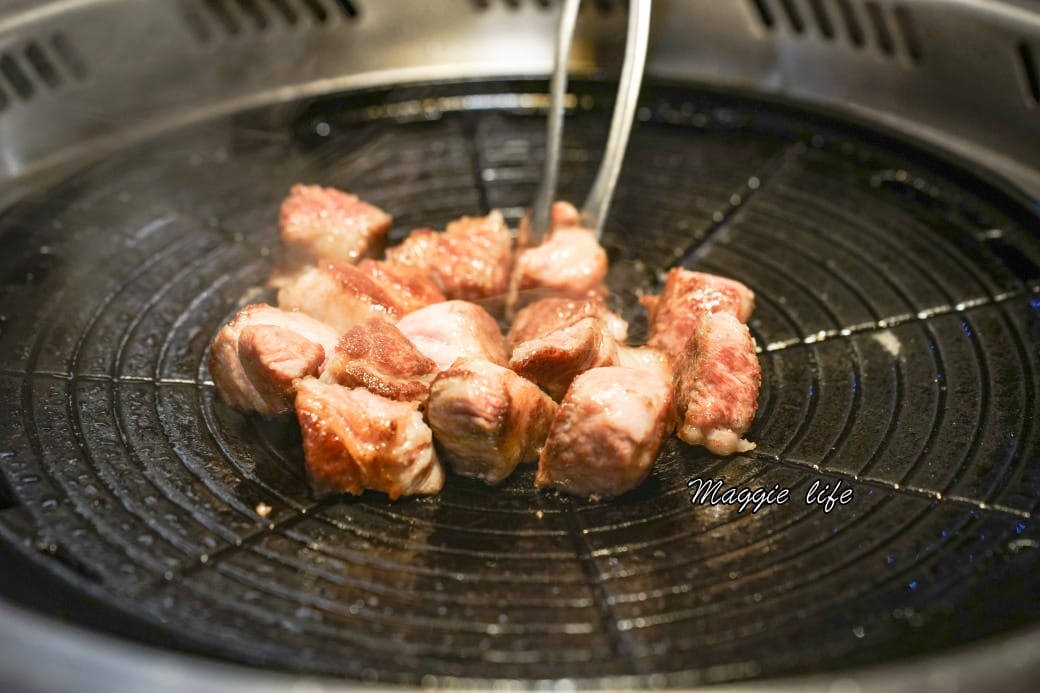 台北韓江烤肉市民總店，秒到韓國的好味道韓國道地烤肉店，韓式小菜無限供應無限續，沒在韓國的日子就來這裡吧！