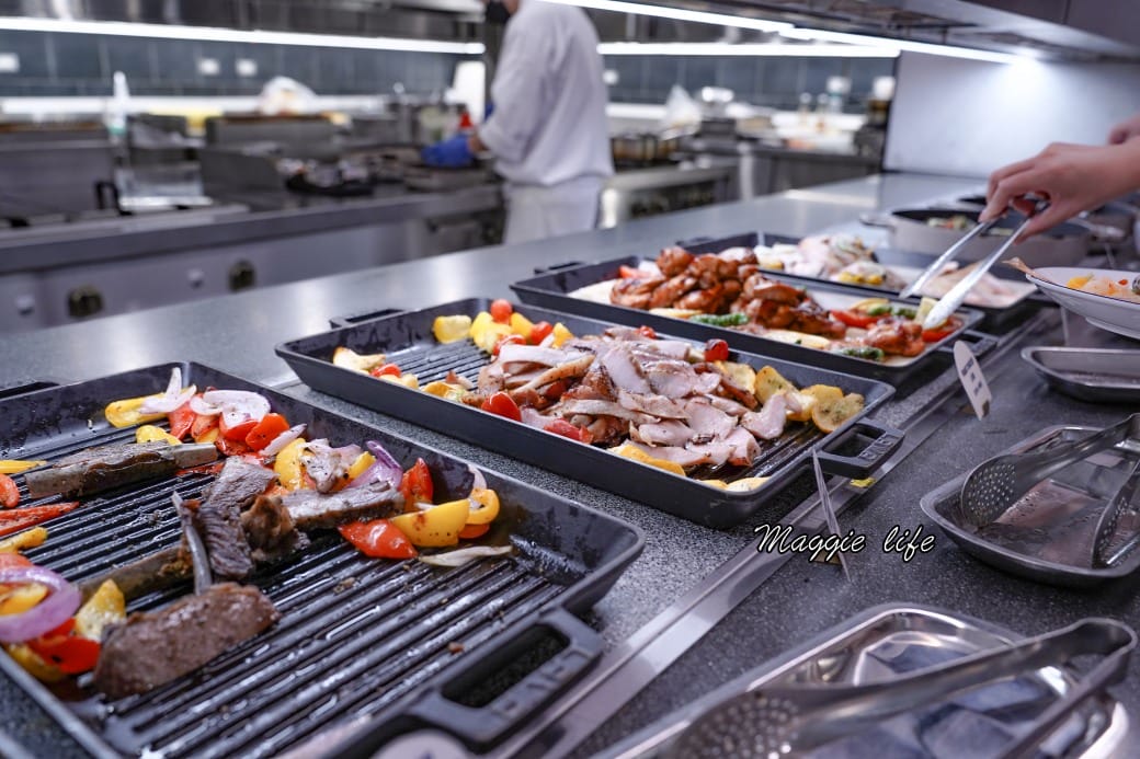 新北八里福朋喜來登吃到飽The Mesh Kitchen，生食級干貝爆炸好吃，buffet假日完整菜色