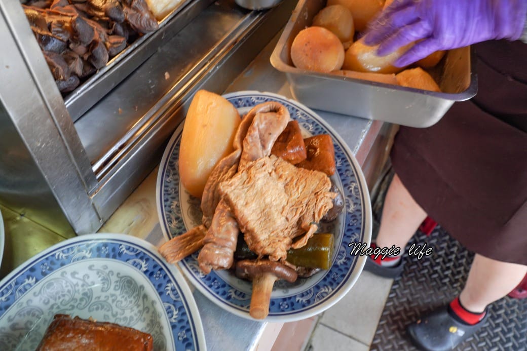 北大荒水餃店，傳說中的巨無霸水餃，被水餃耽誤的滷味店，一顆抵兩顆