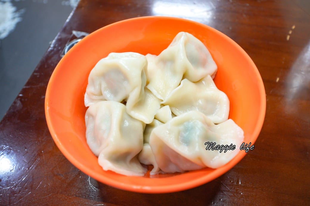 北大荒水餃店，傳說中的巨無霸水餃，被水餃耽誤的滷味店，一顆抵兩顆