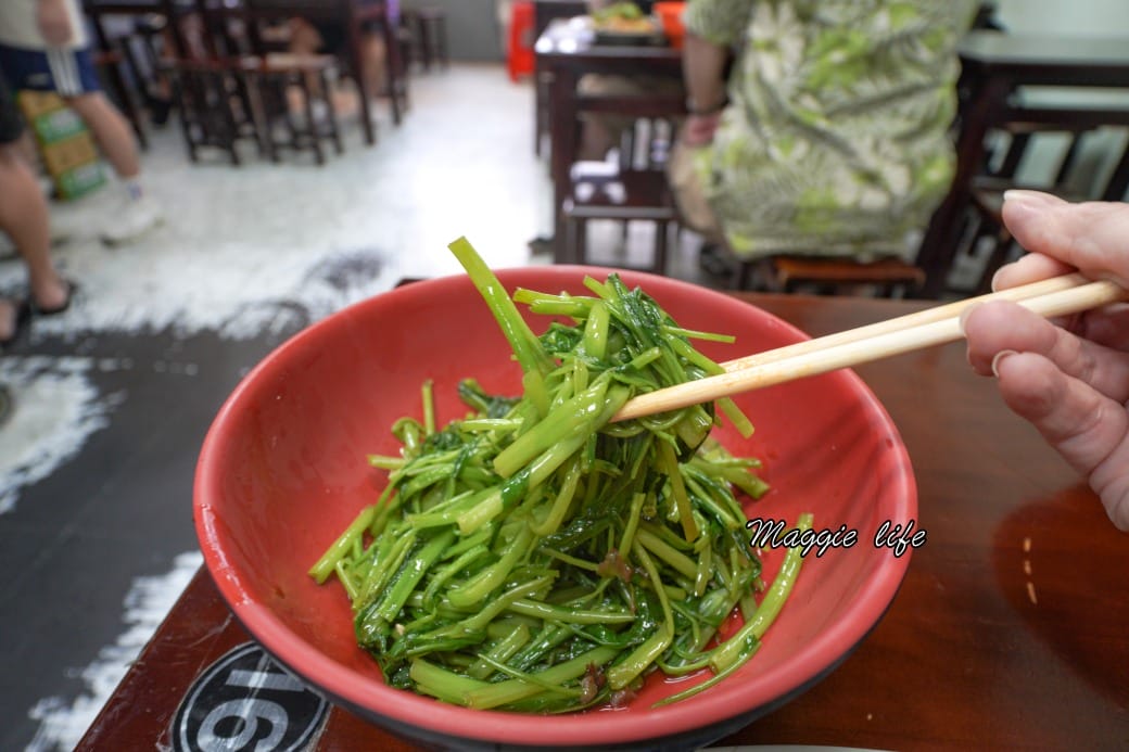 北大荒水餃店，傳說中的巨無霸水餃，被水餃耽誤的滷味店，一顆抵兩顆