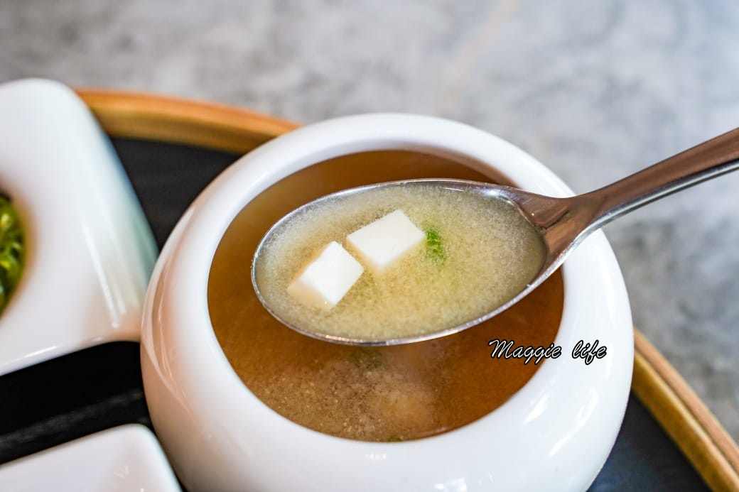 台北和逸飯店THE Lounge，一整排陽光玻璃窗，城市裡的小綠洲，中式午間套餐CP值爆炸高