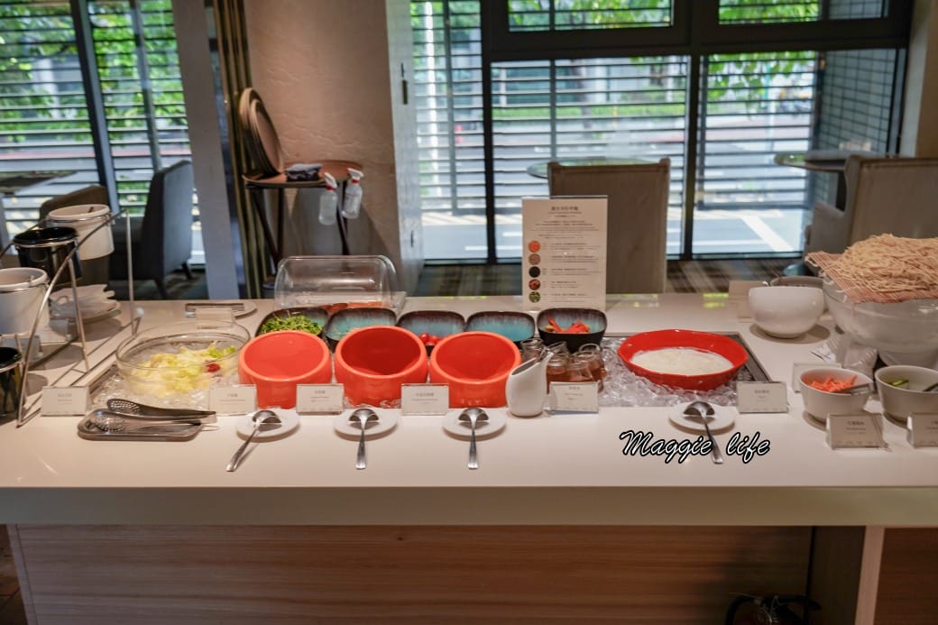 台北飯店推薦｜和逸飯店台北民生館自助早餐吃到飽THE Lounge，豐富精緻的自助早餐居然只要450元就可以吃得到，整整吃3.5小時，可以飽一整天
