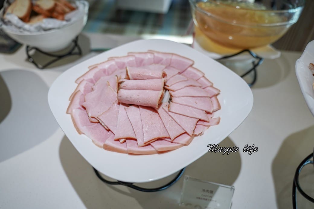 台北飯店推薦｜和逸飯店台北民生館自助早餐吃到飽THE Lounge，豐富精緻的自助早餐居然只要450元就可以吃得到，整整吃3.5小時，可以飽一整天