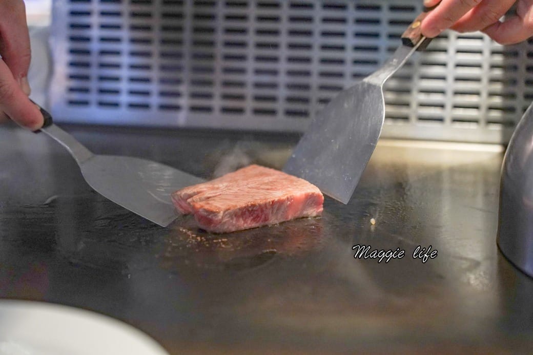 墨賞新鐵板料理Mosun，忠孝敦化美食約會餐廳CP值高，氣氛超好有儀式感，還吃得到鮑魚，限時優惠價