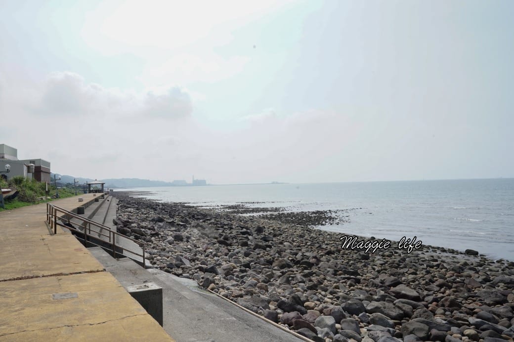 新北林口海景咖啡6115，6115 Caf’e，沒有低消，最低50元就可以享受海景第一排無敵美景，超級療癒