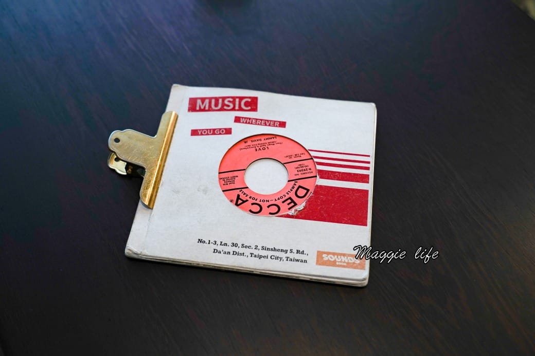 聲色SoundsGood｜台北永康街東門站黑膠唱片咖啡廳，甜點好吃，簡直變成黑膠博物館，還可以聽黑膠唱片