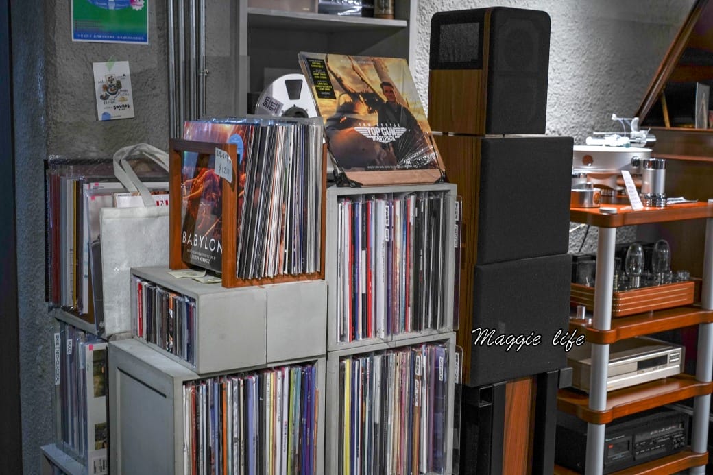 聲色SoundsGood｜台北永康街東門站黑膠唱片咖啡廳，甜點好吃，簡直變成黑膠博物館，還可以聽黑膠唱片