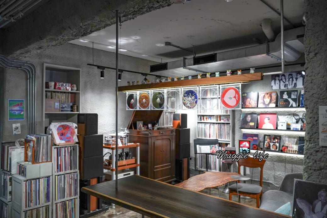聲色SoundsGood｜台北永康街東門站黑膠唱片咖啡廳，甜點好吃，簡直變成黑膠博物館，還可以聽黑膠唱片