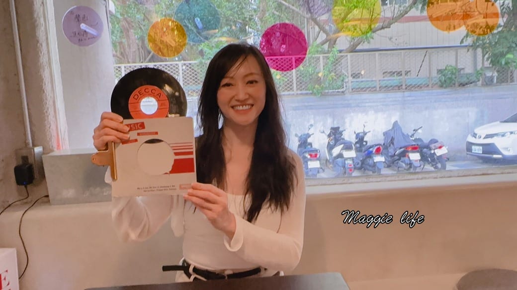 聲色SoundsGood｜台北永康街東門站黑膠唱片咖啡廳，甜點好吃，簡直變成黑膠博物館，還可以聽黑膠唱片