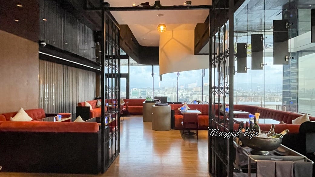 台北萬豪20樓INGE’S Bar & Grill 無敵景觀餐廳，約會慶生選這間，270度台北101景觀