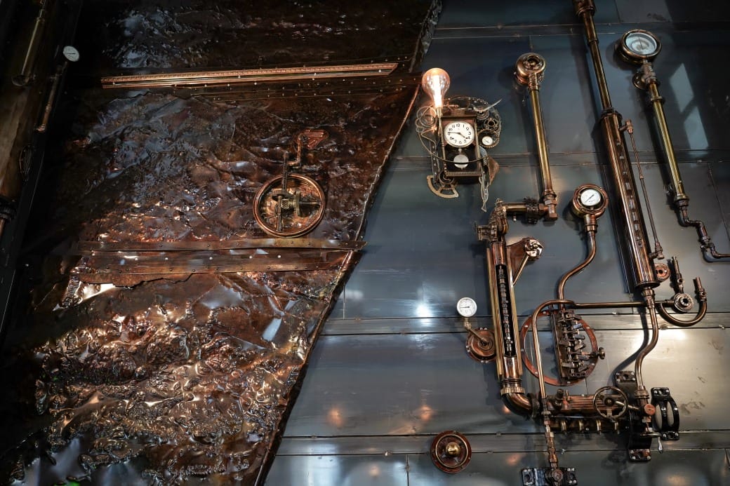 高雄西子灣咖啡廳｜新濱・駅前，百年古蹟舊三和銀行變咖啡廳不限時免服務費，還可以聽黑膠唱片音樂