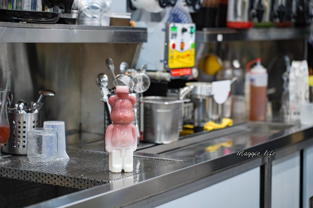 高雄鹽埕小熊奶茶，超萌小熊奶茶，彩虹熊熊牆必打卡超好拍，IG爆紅，少女心大噴發