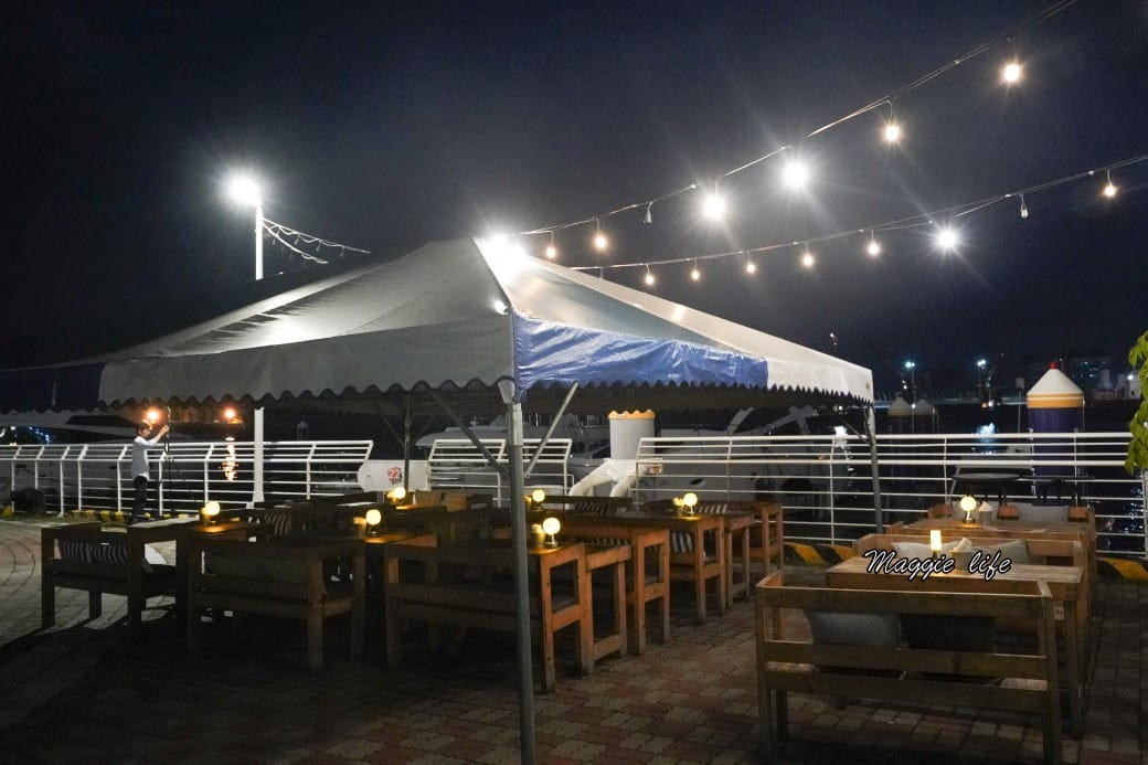 高雄Sauga鯊加碼頭餐酒館，無敵海景夕陽晚霞，約會景點露天面海第一排，隱藏在碼頭裡面的IG打卡景觀餐廳