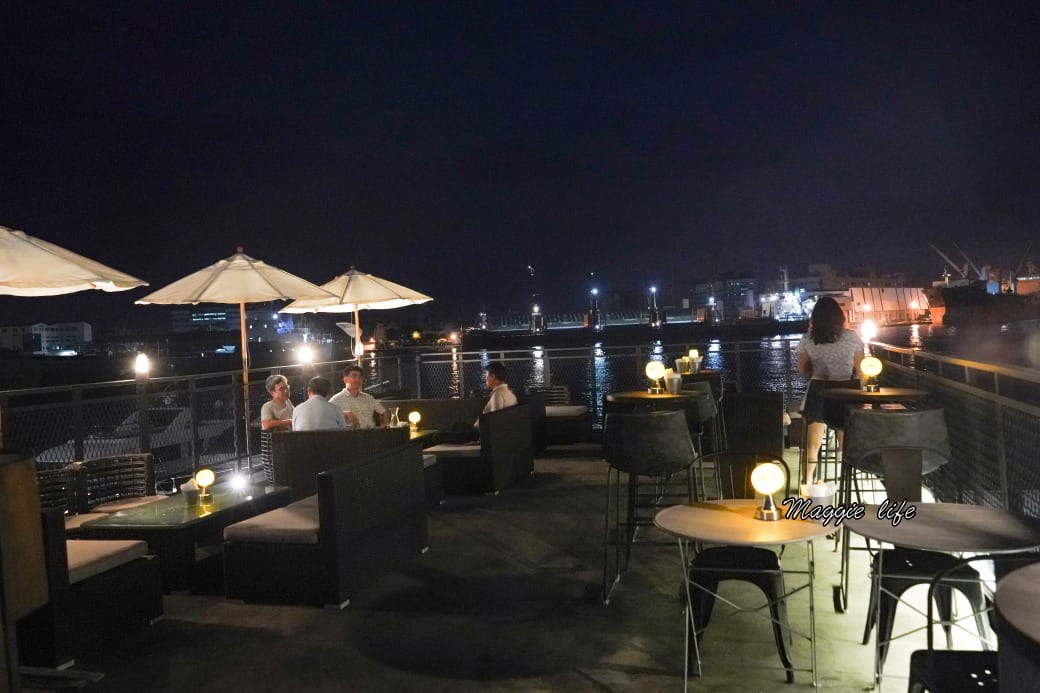 高雄Sauga鯊加碼頭餐酒館，無敵海景夕陽晚霞，約會景點露天面海第一排，隱藏在碼頭裡面的IG打卡景觀餐廳