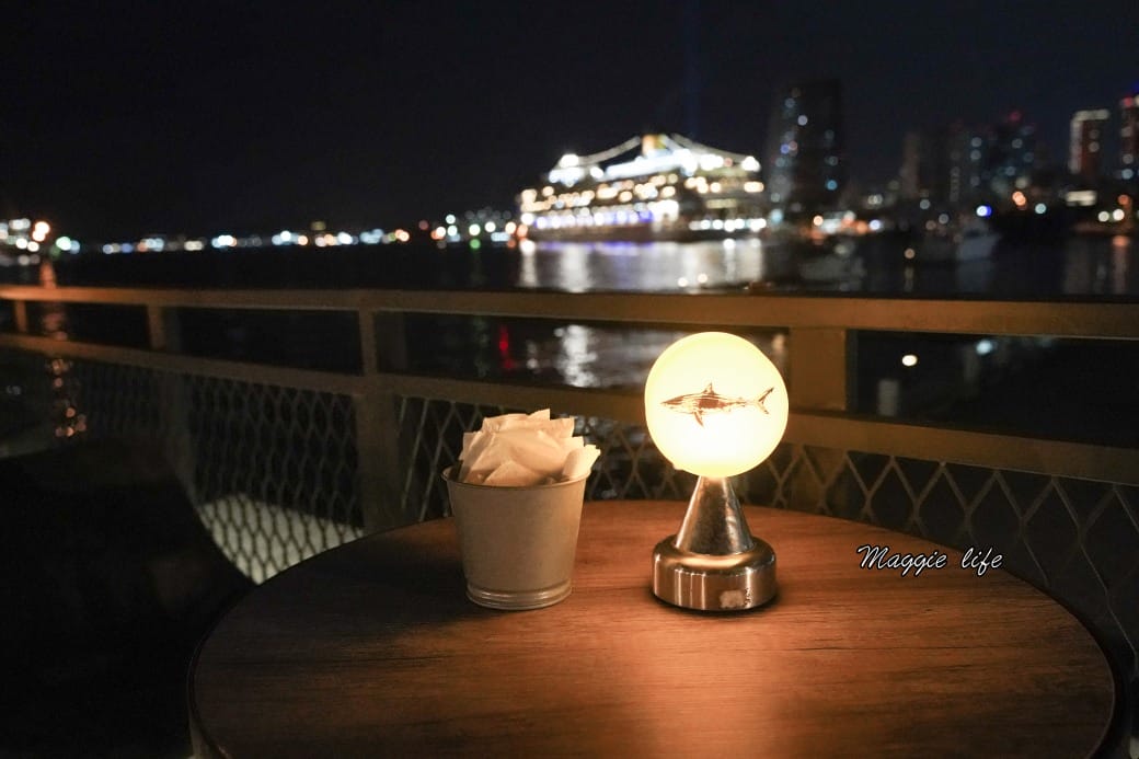 高雄Sauga鯊加碼頭餐酒館，無敵海景夕陽晚霞，約會景點露天面海第一排，隱藏在碼頭裡面的IG打卡景觀餐廳