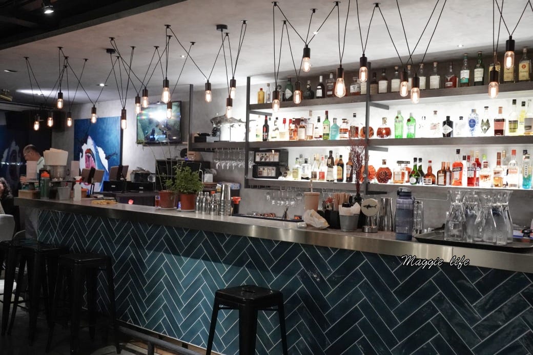 高雄Sauga鯊加碼頭餐酒館，無敵海景夕陽晚霞，約會景點露天面海第一排，隱藏在碼頭裡面的IG打卡景觀餐廳