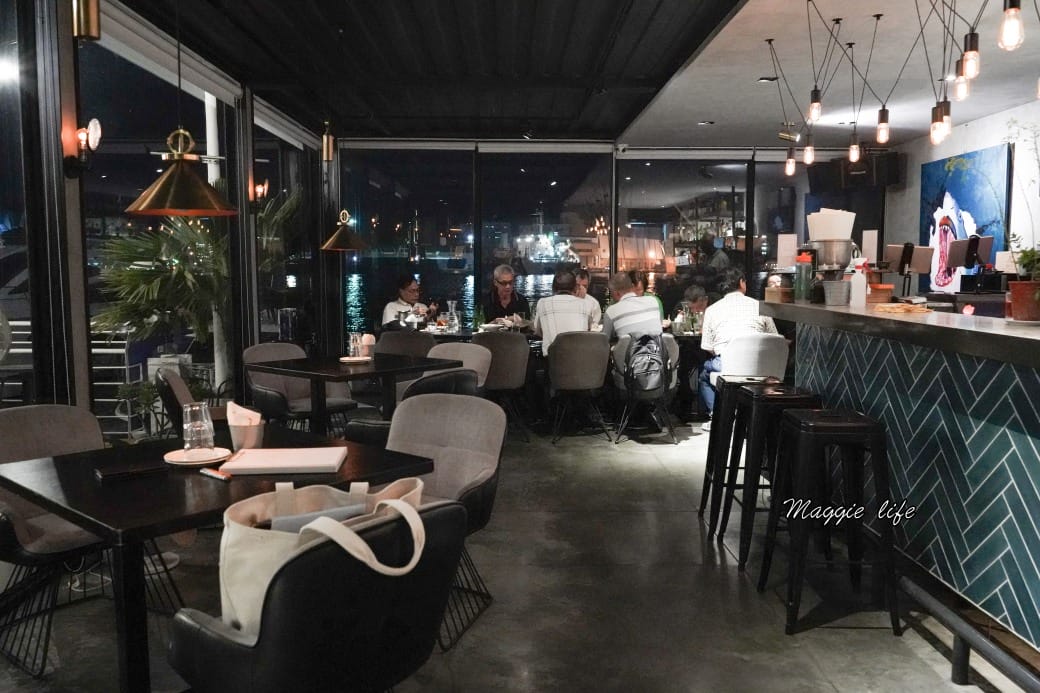 高雄Sauga鯊加碼頭餐酒館，無敵海景夕陽晚霞，約會景點露天面海第一排，隱藏在碼頭裡面的IG打卡景觀餐廳