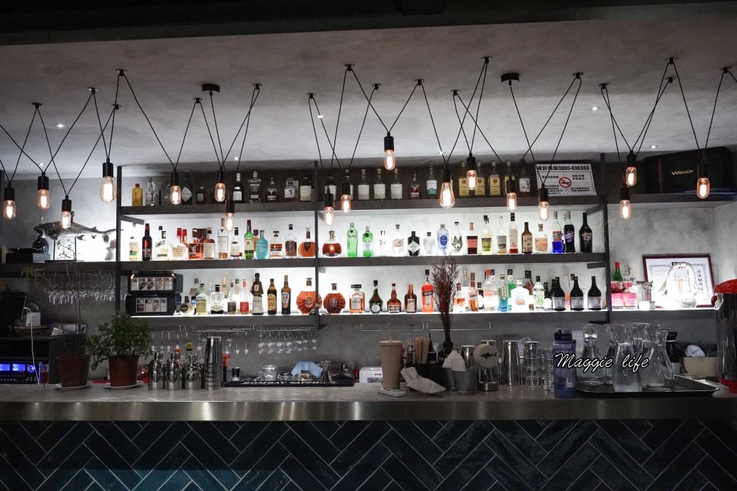 高雄Sauga鯊加碼頭餐酒館，無敵海景夕陽晚霞，約會景點露天面海第一排，隱藏在碼頭裡面的IG打卡景觀餐廳