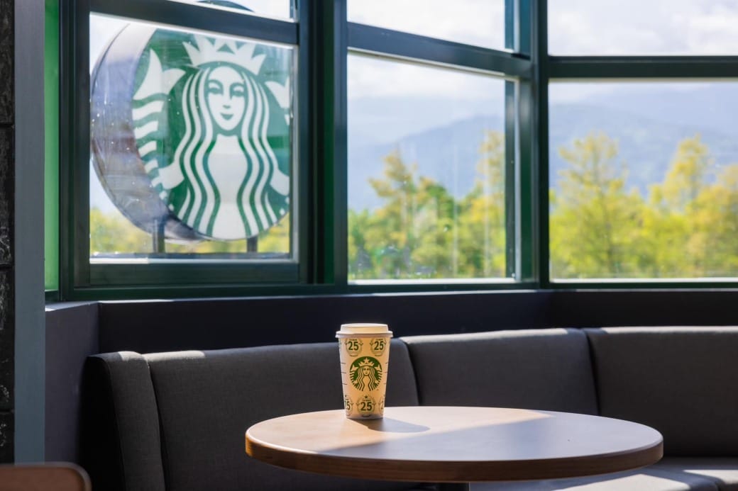 花蓮a2水岸園區，星巴克花蓮理想門市，全國唯一童話森林星巴克超夢幻，試營運期間免費入園