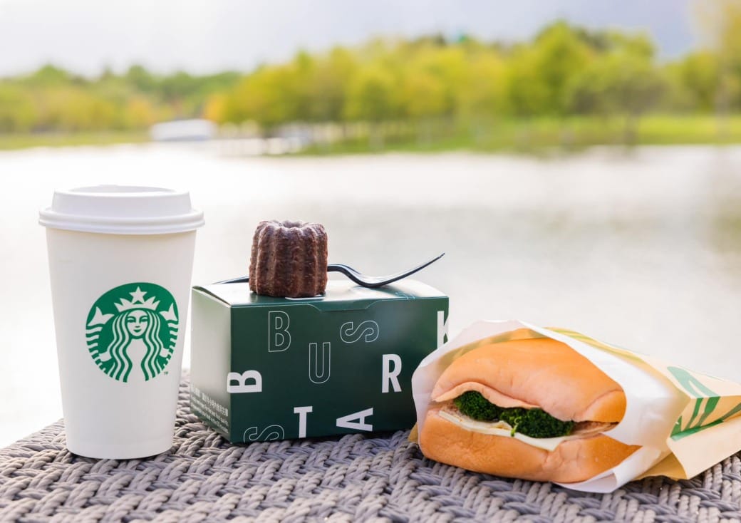 花蓮a2水岸園區，星巴克花蓮理想門市，全國唯一童話森林星巴克超夢幻，試營運期間免費入園