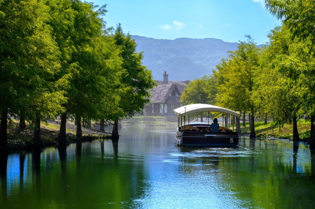 花蓮a2水岸園區，星巴克花蓮理想門市，全國唯一童話森林星巴克超夢幻，試營運期間免費入園