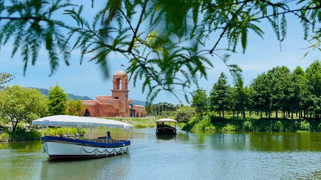 花蓮a2水岸園區，星巴克花蓮理想門市，全國唯一童話森林星巴克超夢幻，試營運期間免費入園