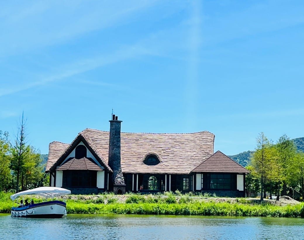 花蓮a2水岸園區，星巴克花蓮理想門市，全國唯一童話森林星巴克超夢幻，試營運期間免費入園