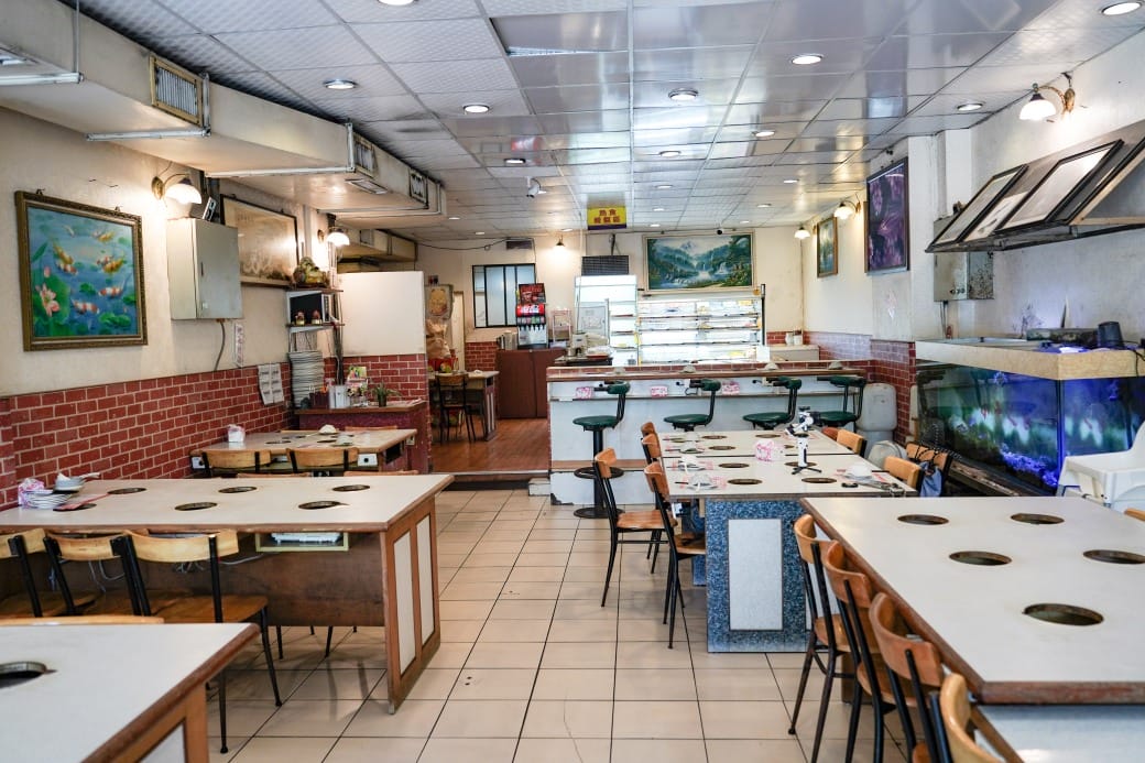 南港皇冠涮涮鍋，只要280不含服務費就有自助吧吃到飽飲料喝到飽，有機蔬菜還有滷味麵包蛋糕吃到飽