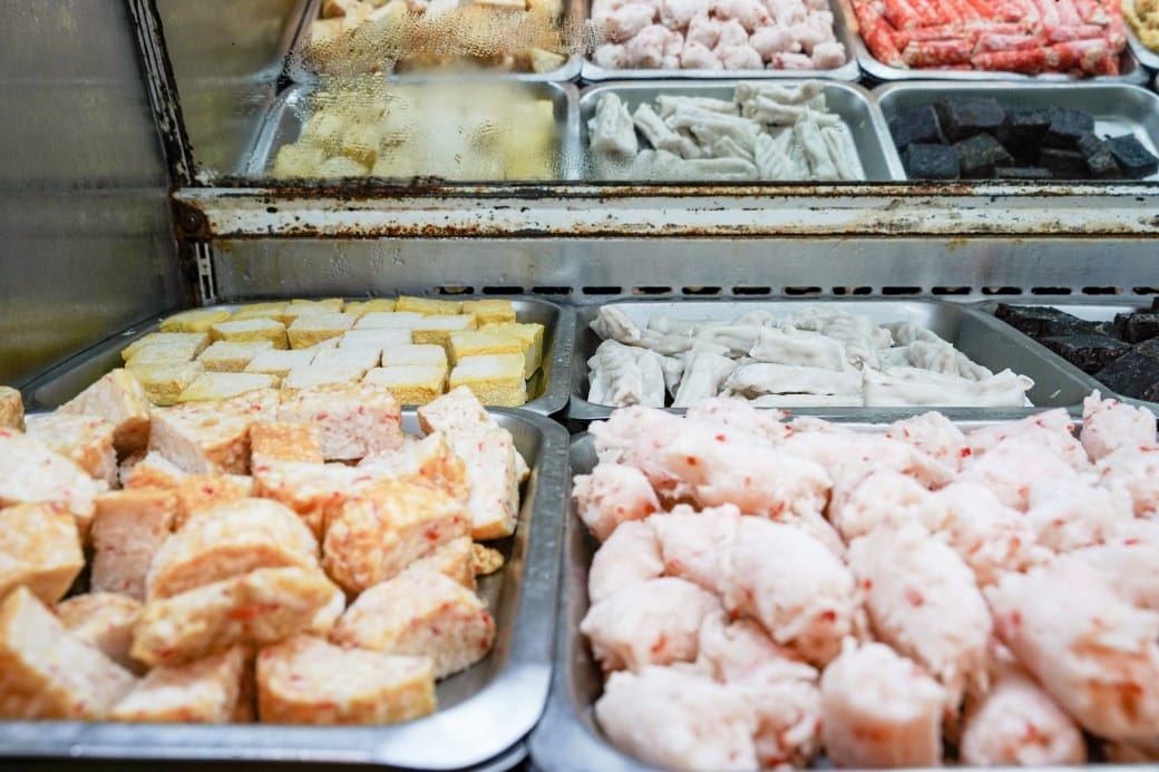 南港皇冠涮涮鍋，只要280不含服務費就有自助吧吃到飽飲料喝到飽，有機蔬菜還有滷味麵包蛋糕吃到飽