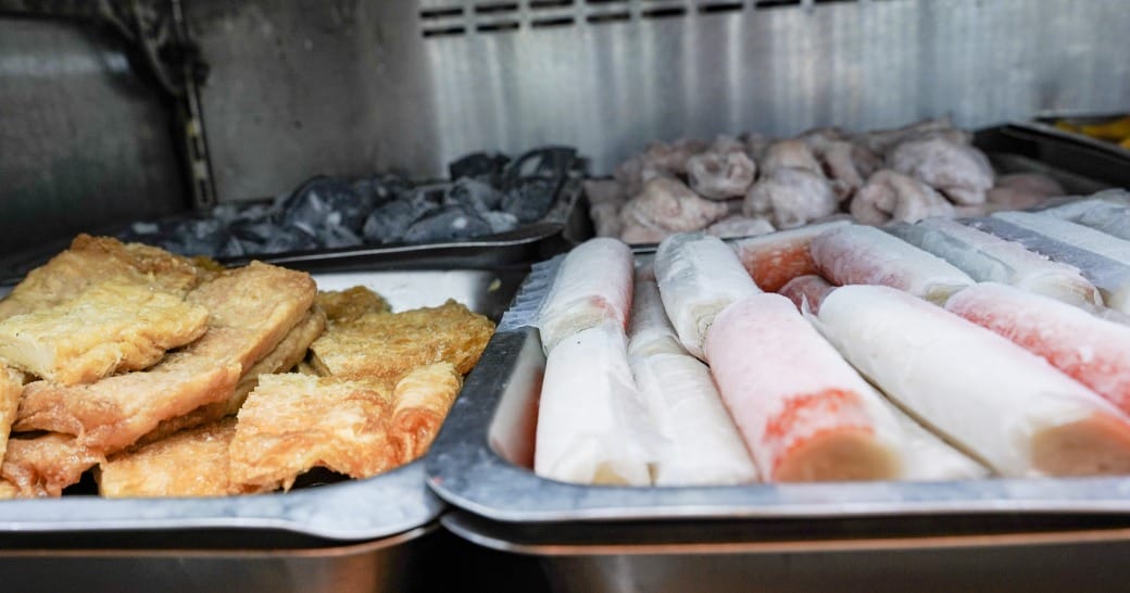 南港皇冠涮涮鍋，只要280不含服務費就有自助吧吃到飽飲料喝到飽，有機蔬菜還有滷味麵包蛋糕吃到飽