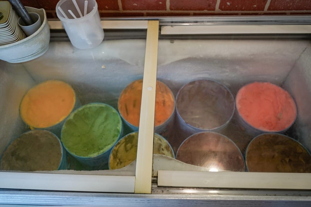 南港皇冠涮涮鍋，只要280不含服務費就有自助吧吃到飽飲料喝到飽，有機蔬菜還有滷味麵包蛋糕吃到飽