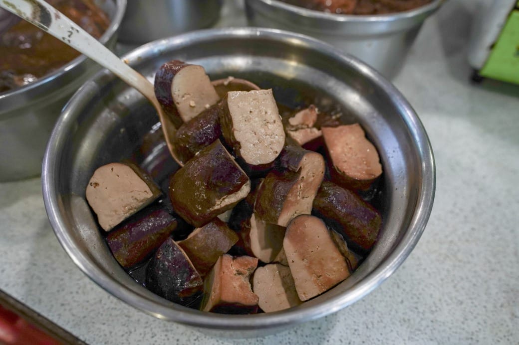 南港皇冠涮涮鍋，只要280不含服務費就有自助吧吃到飽飲料喝到飽，有機蔬菜還有滷味麵包蛋糕吃到飽