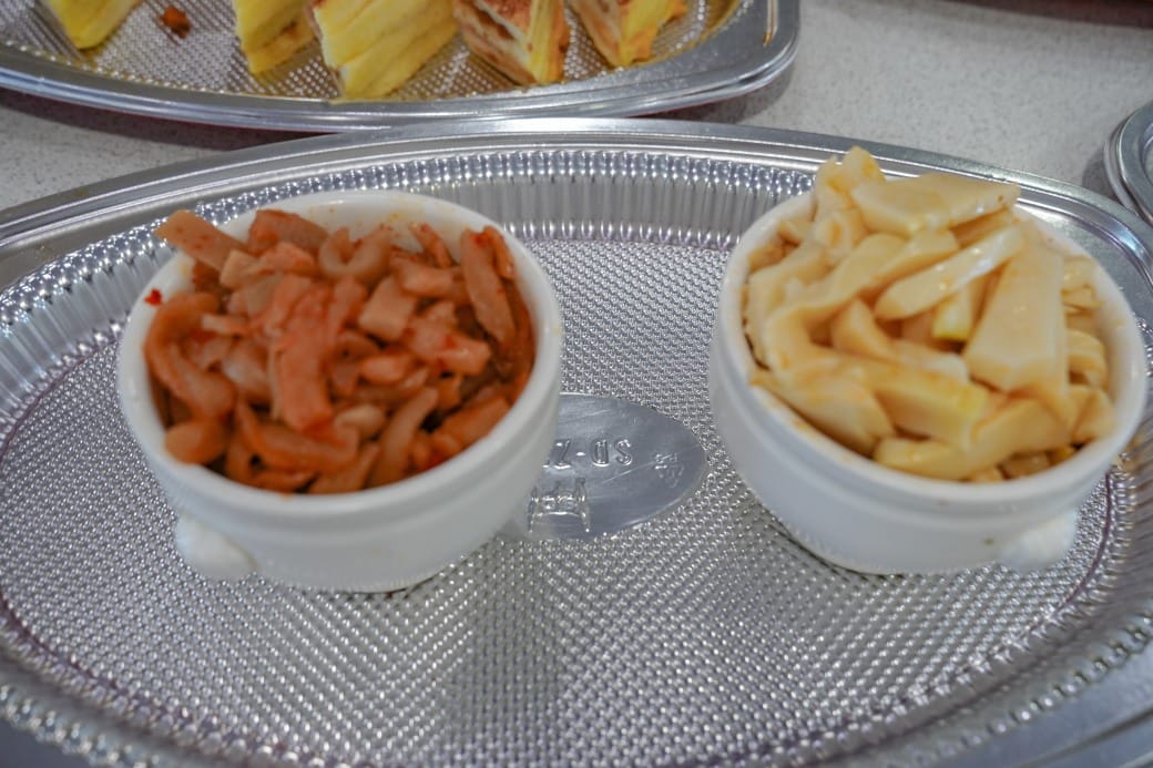 南港皇冠涮涮鍋，只要280不含服務費就有自助吧吃到飽飲料喝到飽，有機蔬菜還有滷味麵包蛋糕吃到飽