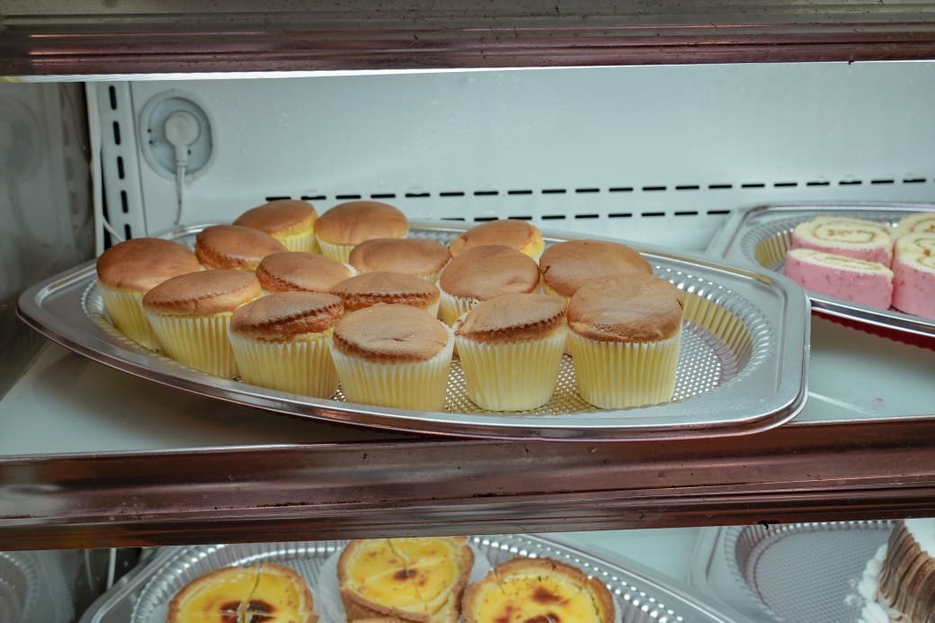 南港皇冠涮涮鍋，只要280不含服務費就有自助吧吃到飽飲料喝到飽，有機蔬菜還有滷味麵包蛋糕吃到飽