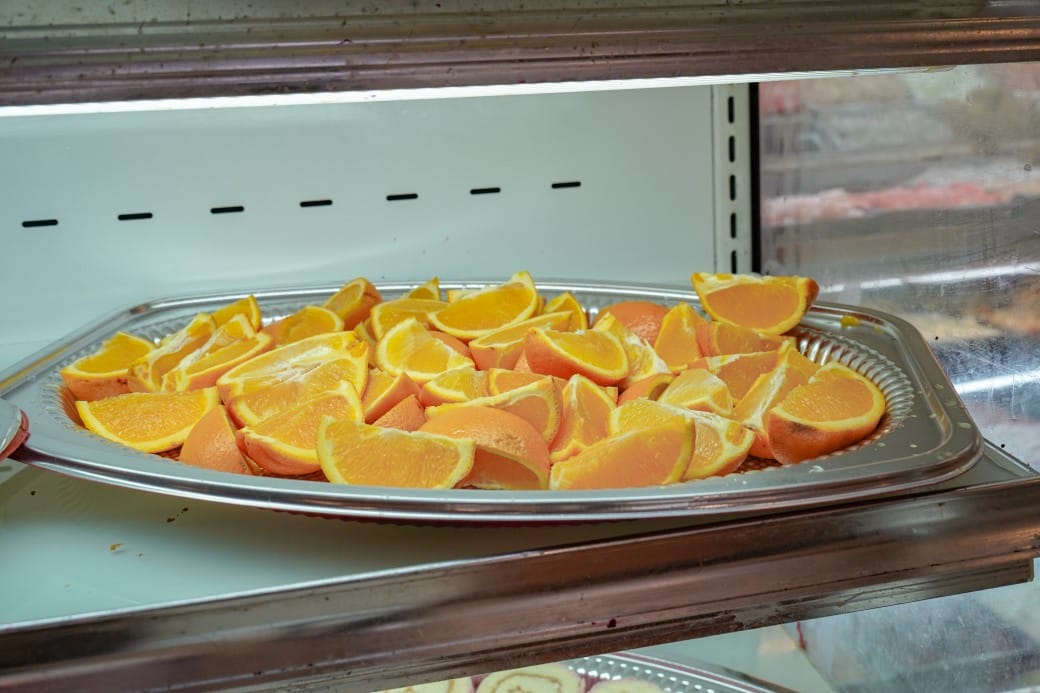 南港皇冠涮涮鍋，只要280不含服務費就有自助吧吃到飽飲料喝到飽，有機蔬菜還有滷味麵包蛋糕吃到飽