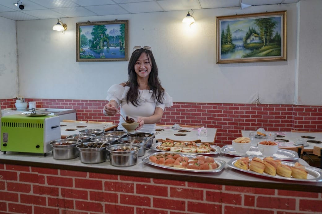 南港皇冠涮涮鍋，只要280不含服務費就有自助吧吃到飽飲料喝到飽，有機蔬菜還有滷味麵包蛋糕吃到飽