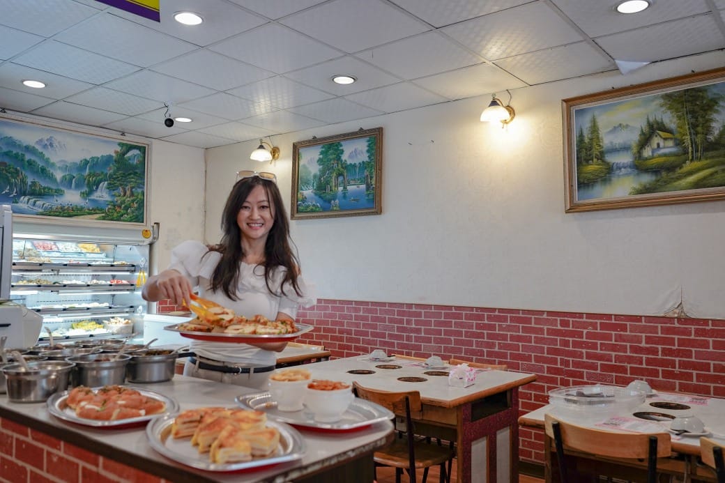 南港皇冠涮涮鍋，只要280不含服務費就有自助吧吃到飽飲料喝到飽，有機蔬菜還有滷味麵包蛋糕吃到飽