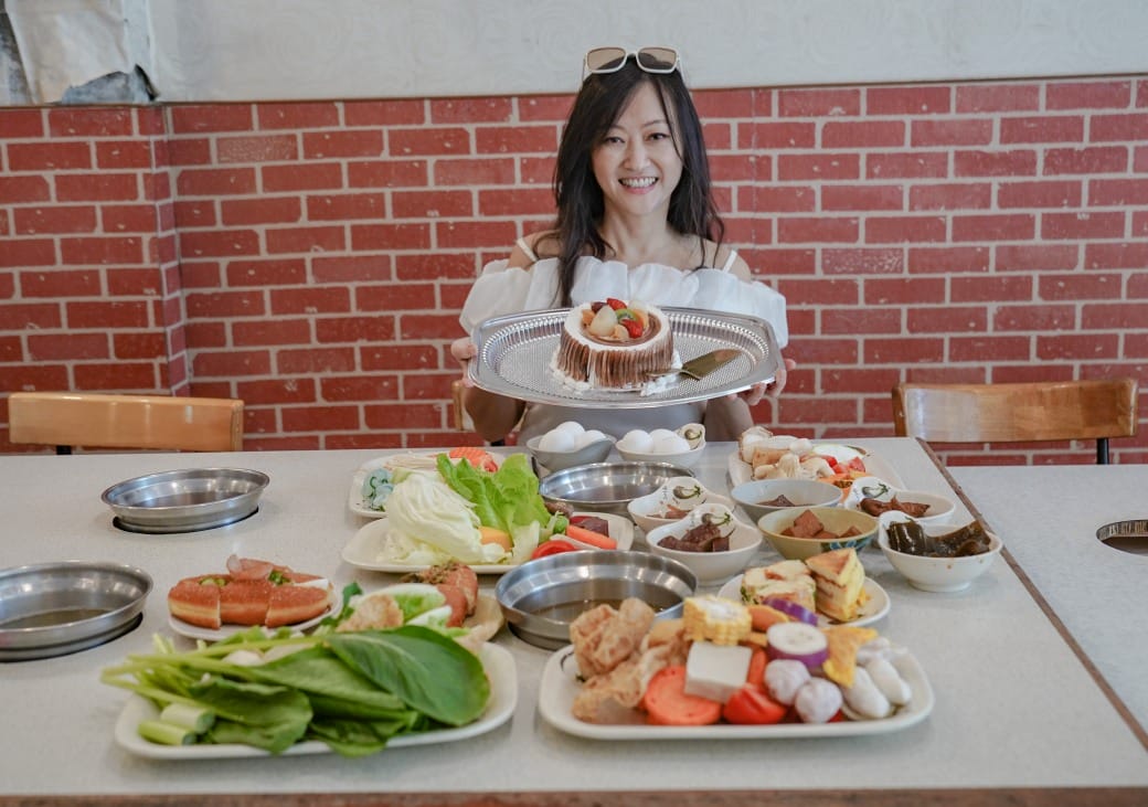 南港皇冠涮涮鍋，只要280不含服務費就有自助吧吃到飽飲料喝到飽，有機蔬菜還有滷味麵包蛋糕吃到飽