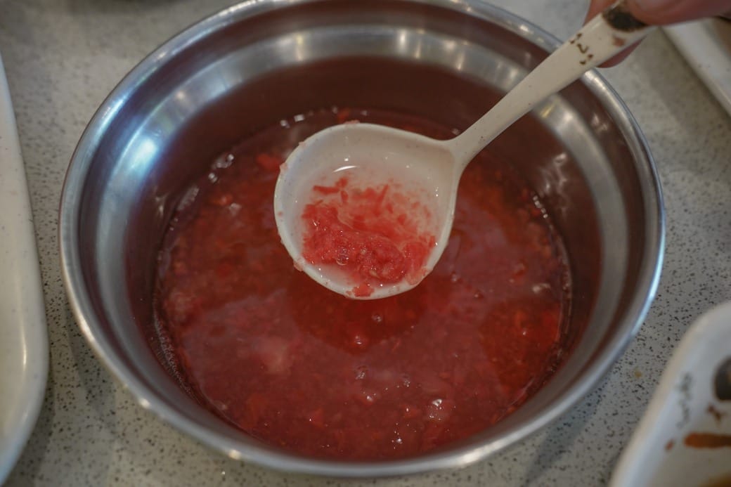 南港皇冠涮涮鍋，只要280不含服務費就有自助吧吃到飽飲料喝到飽，有機蔬菜還有滷味麵包蛋糕吃到飽