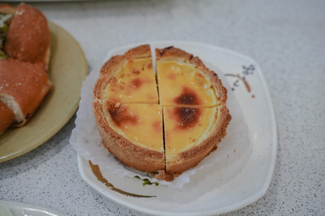 南港皇冠涮涮鍋，只要280不含服務費就有自助吧吃到飽飲料喝到飽，有機蔬菜還有滷味麵包蛋糕吃到飽