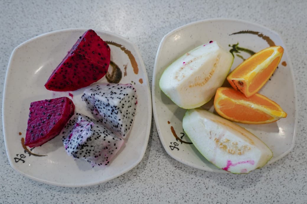 南港皇冠涮涮鍋，只要280不含服務費就有自助吧吃到飽飲料喝到飽，有機蔬菜還有滷味麵包蛋糕吃到飽