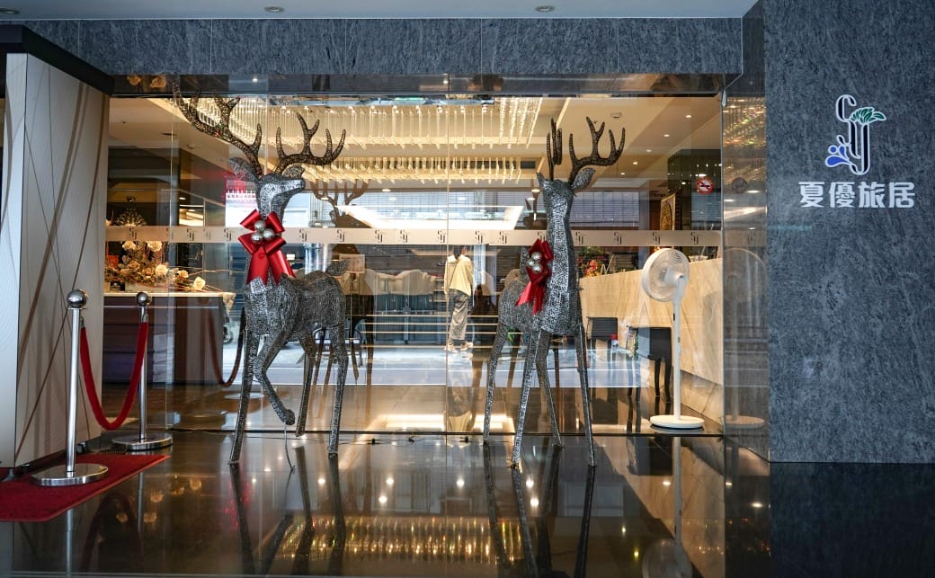 夏優旅居駁二館，高雄平價住宿推薦，下午茶點心早餐吃到飽星巴克咖啡喝到飽，健身房按摩椅還可以玩WII通通免費，CP值爆高