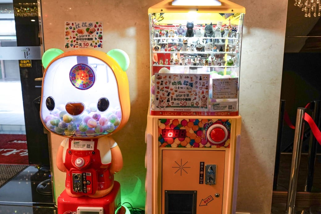 夏優旅居駁二館，高雄平價住宿推薦，下午茶點心早餐吃到飽星巴克咖啡喝到飽，健身房按摩椅還可以玩WII通通免費，CP值爆高