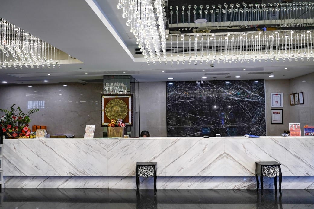 夏優旅居駁二館，高雄平價住宿推薦，下午茶點心早餐吃到飽星巴克咖啡喝到飽，健身房按摩椅還可以玩WII通通免費，CP值爆高