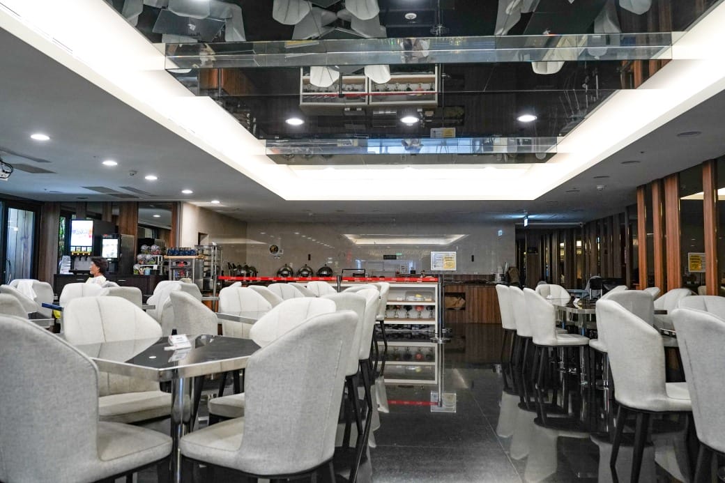 夏優旅居駁二館，高雄平價住宿推薦，下午茶點心早餐吃到飽星巴克咖啡喝到飽，健身房按摩椅還可以玩WII通通免費，CP值爆高